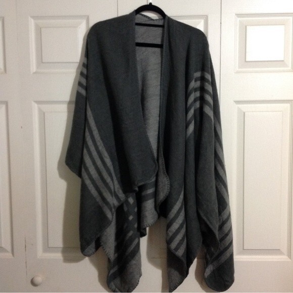 BB DAKOTA Steve Madden Reversible Charcoal Gray Poncho Cardigan OSFA Stripes - Picture 4 of 4